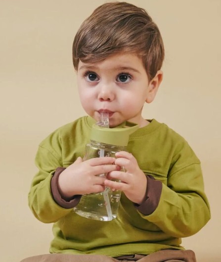 Miniland detská fľaša Explorer v detskom prostredí